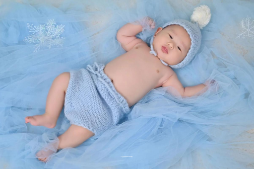 克拉玛依宝宝睡迷糊了才肯吃奶 克拉玛依宝宝睡迷糊了才肯吃奶